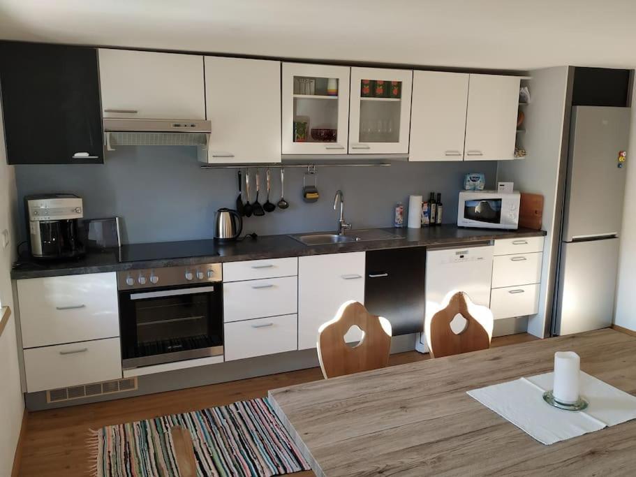Upcycling Appartement Fischl - Nachhaltig Und Kreativ Wohnen Fuer Gross Und Klein Jenbach Ngoại thất bức ảnh