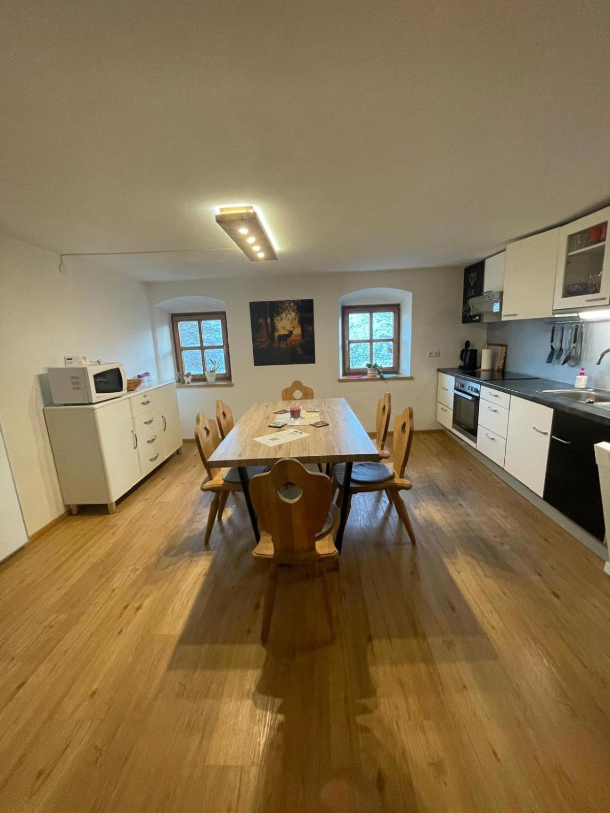 Upcycling Appartement Fischl - Nachhaltig Und Kreativ Wohnen Fuer Gross Und Klein Jenbach Ngoại thất bức ảnh